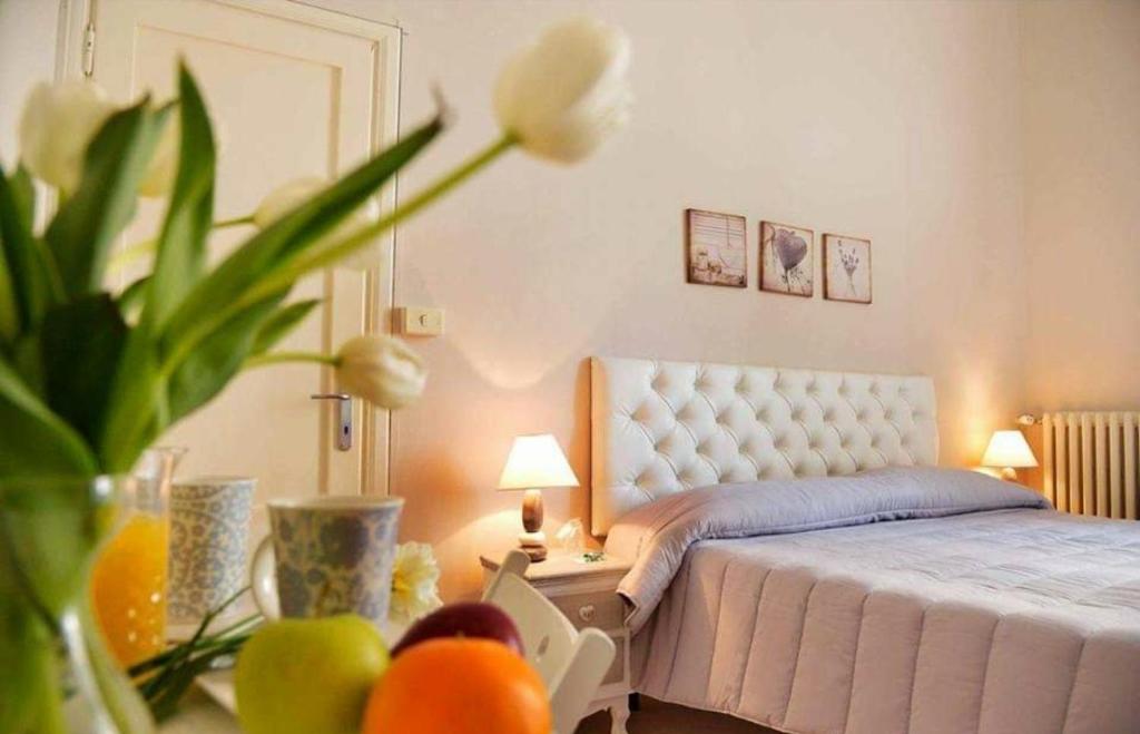 El Hotel Lisà cuenta con jardín, salón compartido, terraza y bar en Viareggio. Este hotel de 2 estrellas ofrece servicio de habitaciones y recepción 24 horas.