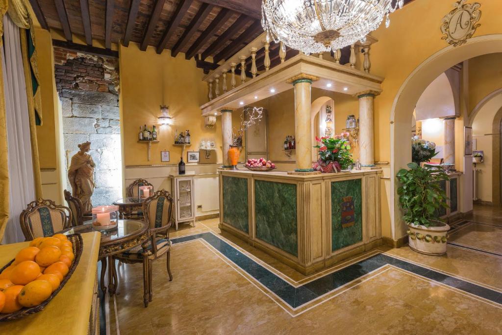 Hotel in der Nähe Alexander ist ein historisches Gebäude im Zentrum von Lucca, mit einfachem Zugang von Porta San Donato.