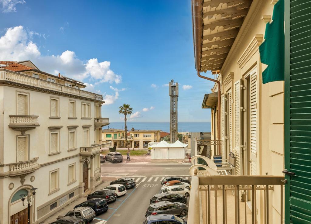 Hotel Stella Del Mare verfügt über eine Gemeinschaftslounge, eine Terrasse, ein Restaurant und eine Bar in Viareggio.