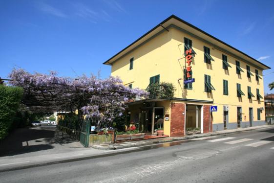 Hotel Stipino, nur 400 m außerhalb der mittelalterlichen Mauern des historischen Zentrums von Lucca.