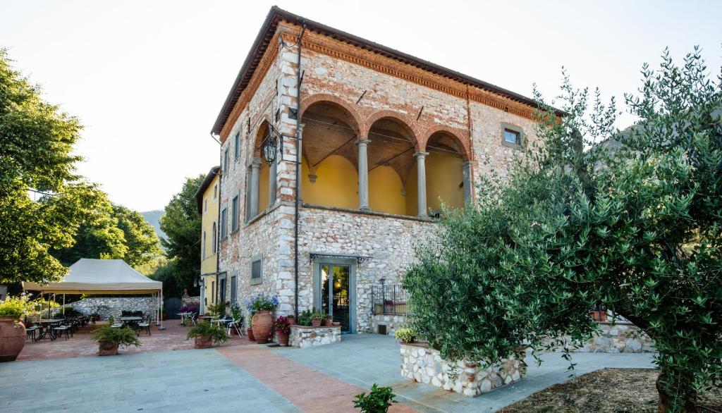 El Hotel Villa Rinascimento se encuentra en Lucca, a 11 km de la Torre de Pisa, y ofrece alojamiento con piscina al aire libre de temporada,...