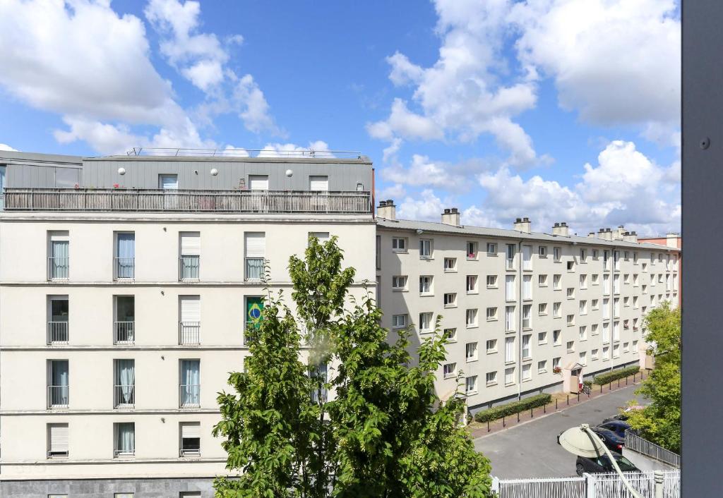 Das B&B Hotel Reims Centre Gare bietet Ihnen kostenfreies WLAN und Einrichtungen für Behinderte.