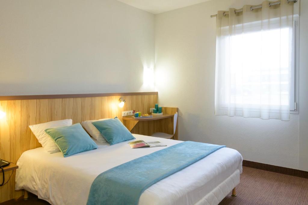Best Hotel Reims Croix Blandin is a 10-minute drive from the centre of Reims and 750 metres from the A34 motorway.
