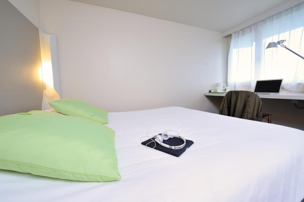Conveniently located close to the city centre, Campanile Reims Est - Taissy offers en suite rooms and free Wi-Fi internet access.