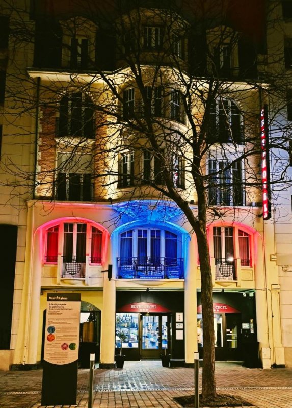 Located in the heart of Reims, Hôtel Cecyl is set in a building with an Art Deco architecture, classified as a World Heritage Site, a 10-minute walk from...