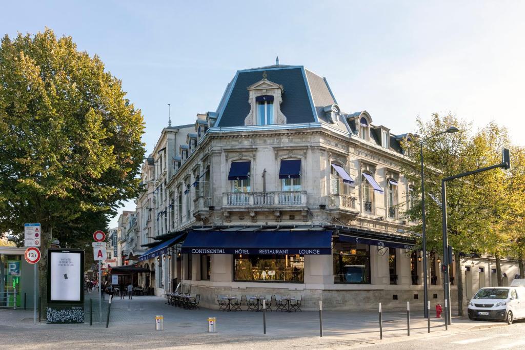 Situato in un palazzo storico del XIX secolo su una strada pedonale nel cuore di Reims, questo elegante hotel si trova a 250 metri dalla stazione ferroviaria di Reims e...