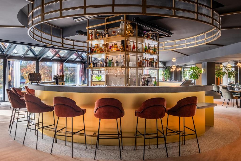 Featuring a bar, Hyatt Centric Reims is set in the centre of Reims, 700 metres from Reims Congress Centre.