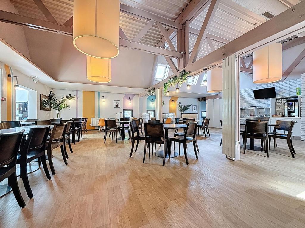 El Kyriad Reims Est - Parc Expositions se encuentra en Reims, a 1,5 km de Pommery Champagne House y ofrece alojamiento con bar, aparcamiento privado gratuito y jardín.
