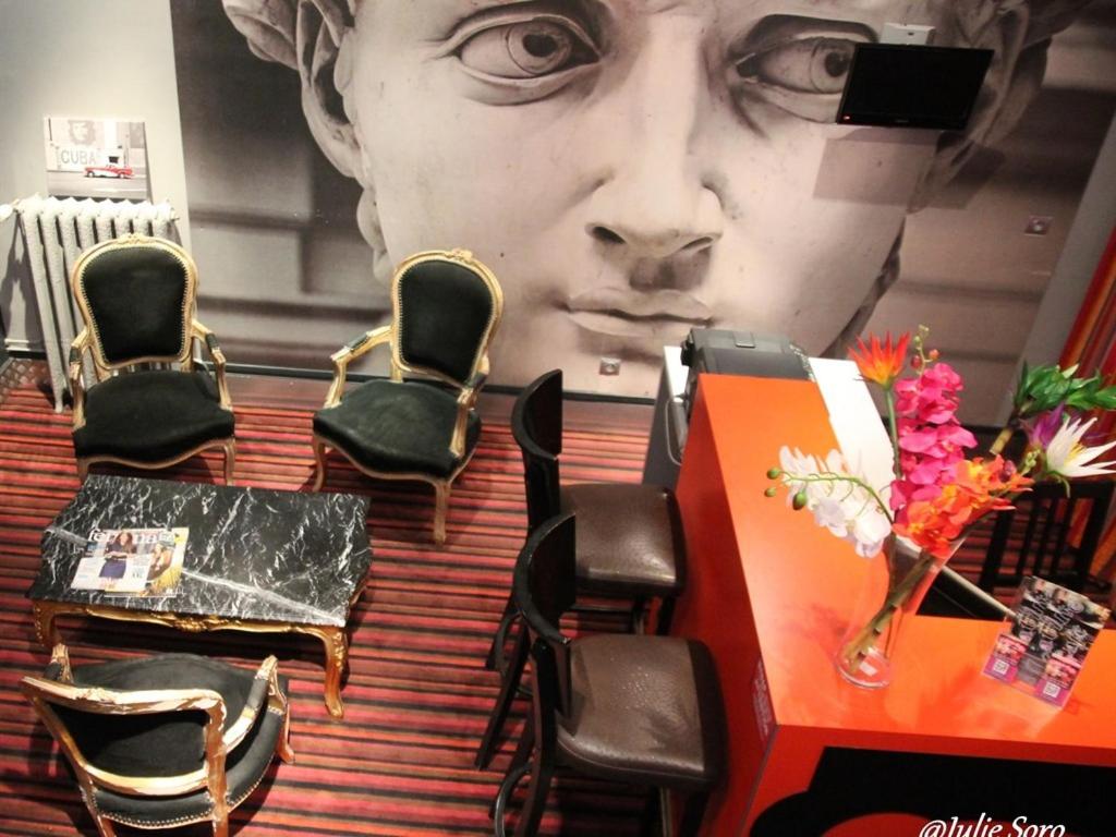 Das Latino Café liegt im Herzen von Reims, 100 m vom Bahnhof Reims TGV und 600 m vom Kongresszentrum Reims entfernt.