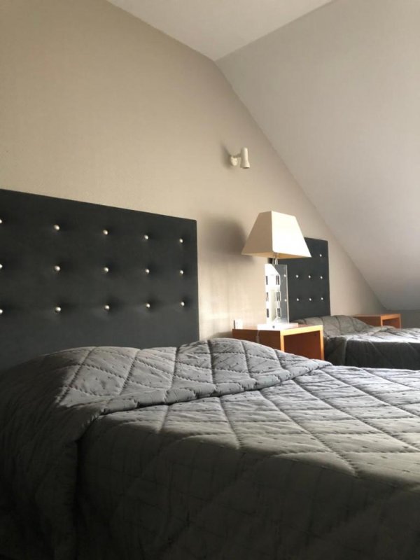 Situated in Muizon, 11 km from Pierre Schneiter Garden, Les quatre vents features accommodation with a restaurant, free private parking and a bar.