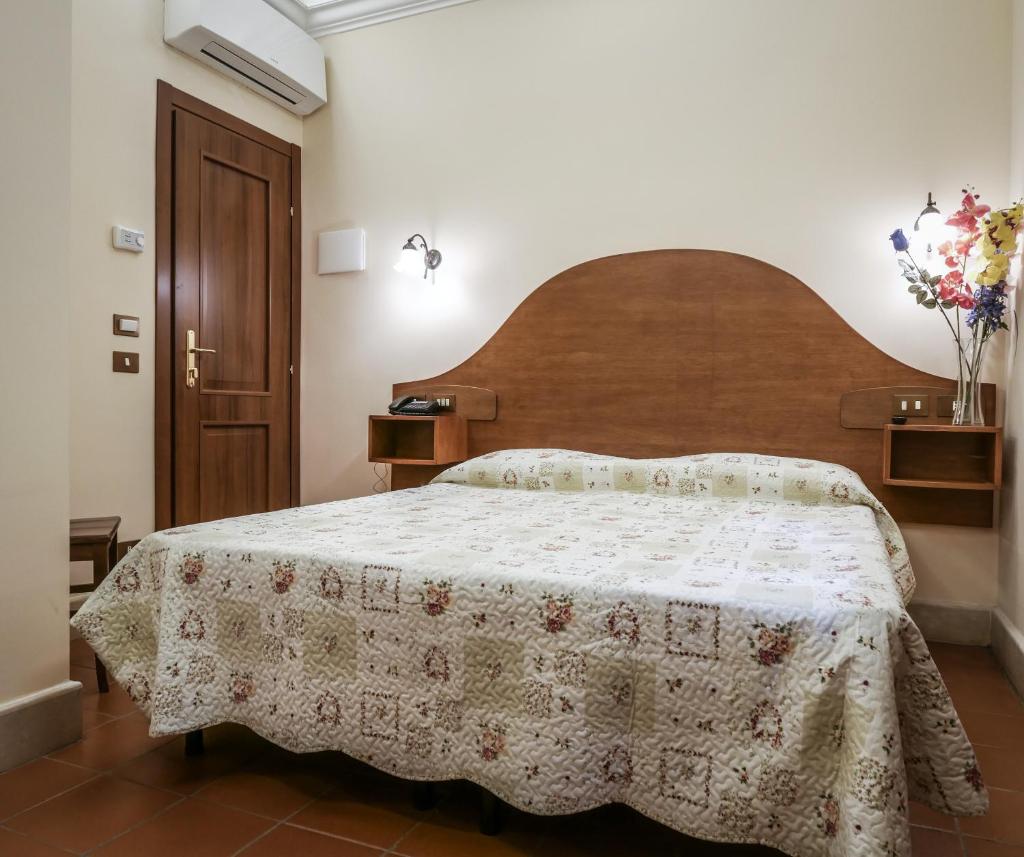 Hotel 4 Coronati, Rome