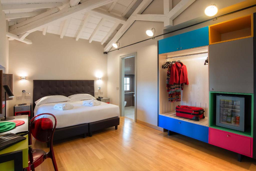 Situato a Roma, a 600 metri da Piazza del Popolo, l'hotel etico e no-profit Albergo Etico Roma offre sistemazioni climatizzate con connessione WiFi gratuita.