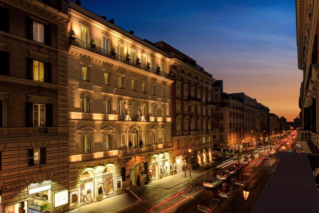Artemid este situat într-o clădire din secolul al XIX-lea pe vibrantul Via Nazionale.