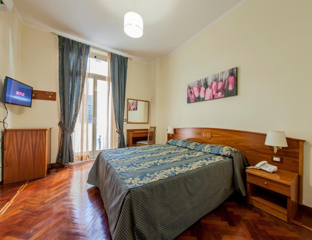 Situato a Roma, a 250 metri dalla stazione ferroviaria di Roma Termini, l'Hotel Domus Praetoria offre camere climatizzate con bagno privato e connessione WiFi gratuita.
