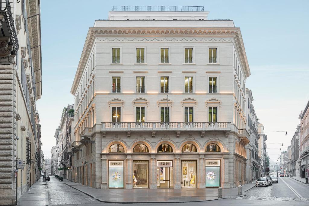 Le Fendi Private Suites est situé à Rome, à quelques pas de la célèbre Via dei Condotti et à 500 mètres de la Piazza di Spagna.