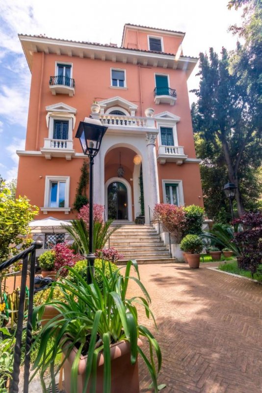 Jardin de Mangili L'hôtel dispose d'un jardin, d'un salon commun, d'une terrasse et d'un bar à Rome. Cet hôtel 3 étoiles propose un service d'étage, un service de conciergerie et une connexion Wi-Fi gratuite.