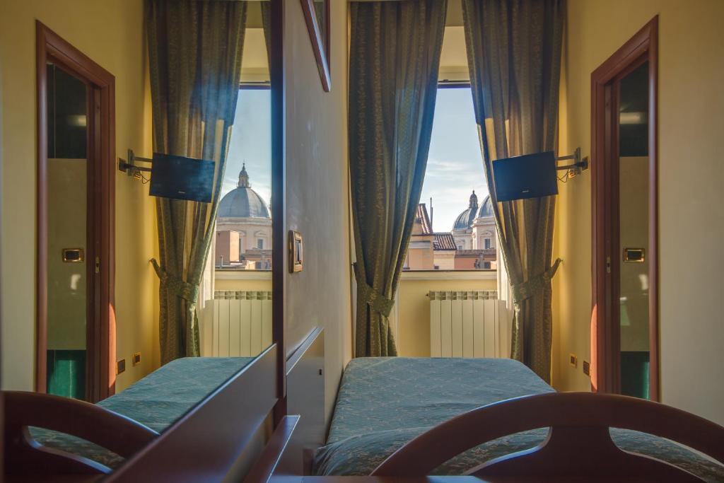 L'Hotel Giorgina se trouve à 150 mètres de la gare et de la station de métro Termini. Il propose des chambres simples et fonctionnelles avec connexion Wi-Fi gratuite, télévision et salle de bains privative.