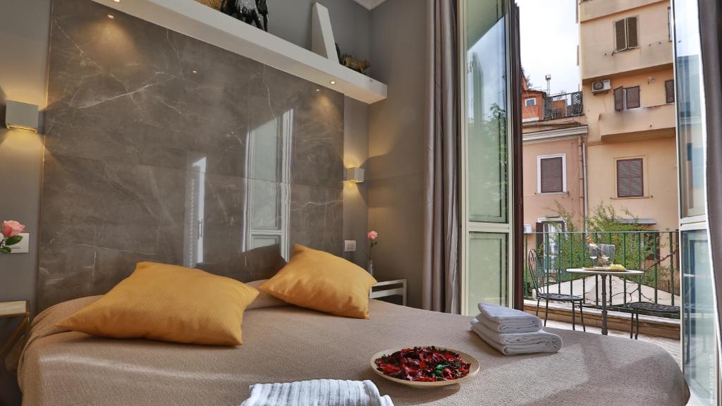 Face aux ruines du Temple de Minerva Medica à Rome, l'Hotel Giolitti Smart propose une connexion Wi-Fi gratuite et des chambres...