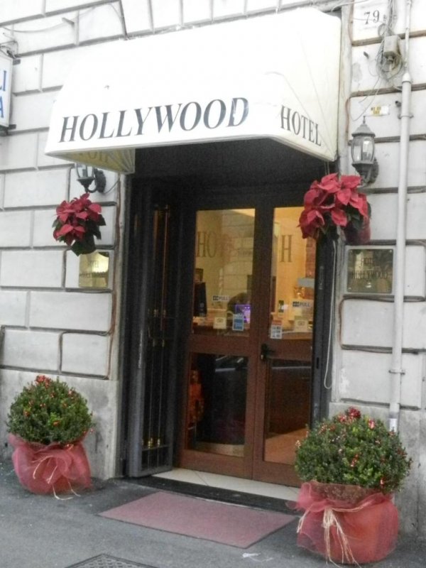 L'Hotel Hollywood si trova a pochi passi dalla stazione Termini, con collegamenti rapidi con Piazza di Spagna e Musei Vaticani.