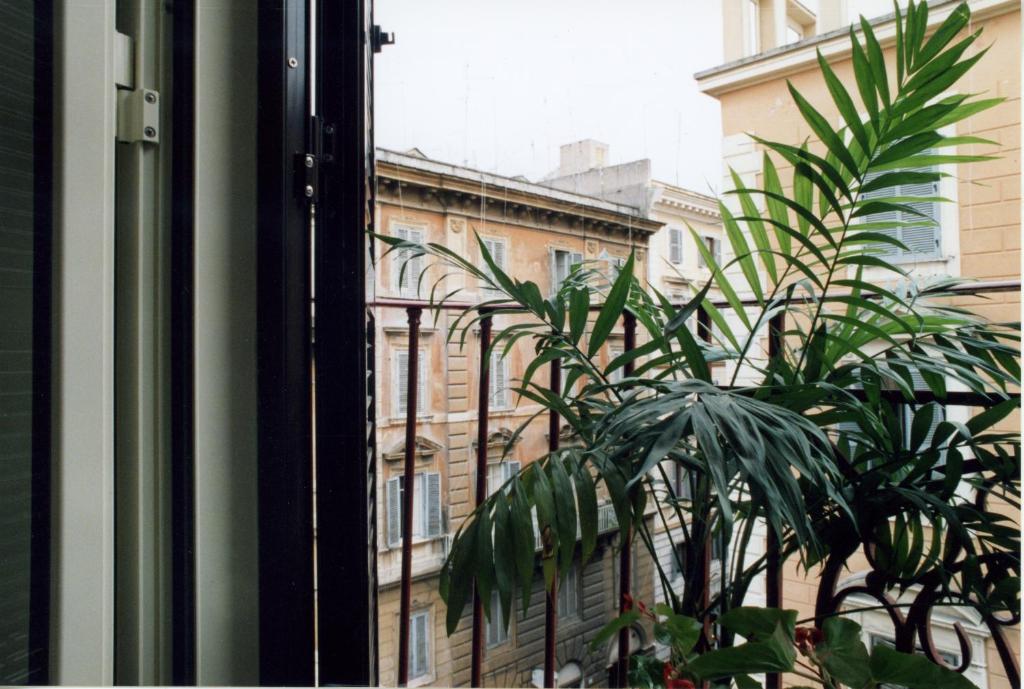 Just 100 metres from Roma Termini Train Station, Hotel Magic offers free Wi-Fi and air-conditioned rooms with classic décor.