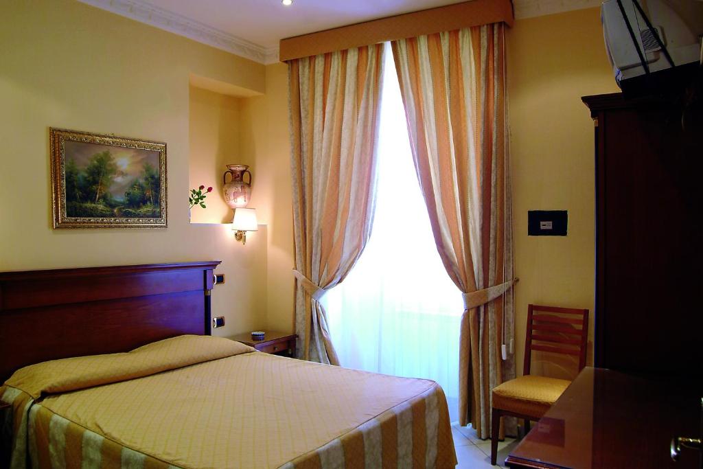 L'Hotel Meridiana propose une connexion Wi-Fi gratuite dans toutes les chambres fonctionnelles avec minibar et télévision par satellite, toutes situées dans un quartier central de Rome.
