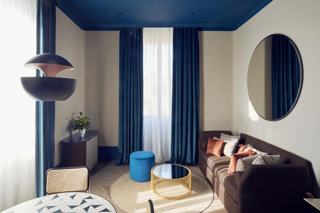 Situat atractiv în Roma, Palazzo Velabro, un membru al Design Hotels dispune de camere cu aer condiționat, un centru de fitness, WiFi gratuit și un lounge comun.