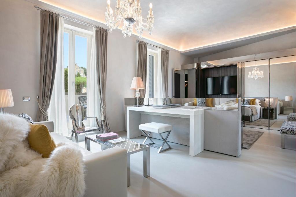 In einer der exklusiven Straßen, die von der Piazza del Popolo zu den Spanischen Schritten führen, ist Palazzo Nainer ein elegantes Boutique-Hotel mit ausgezeichneten...