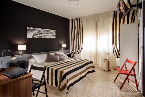 Radio Hotel, Rome