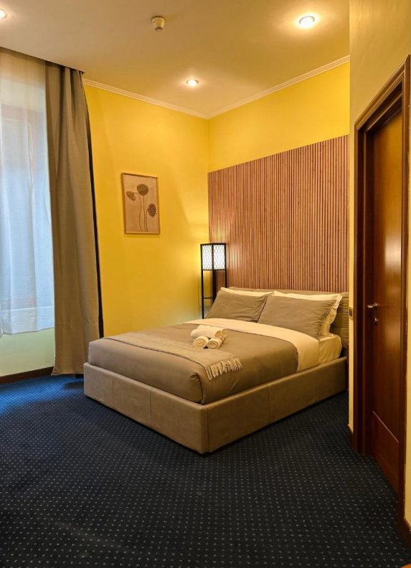 El Hotel Rome se encuentra en el distrito de la estación central de Roma, a 700 metros de la estación de tren de Roma Termini, a menos de 1 km de la...