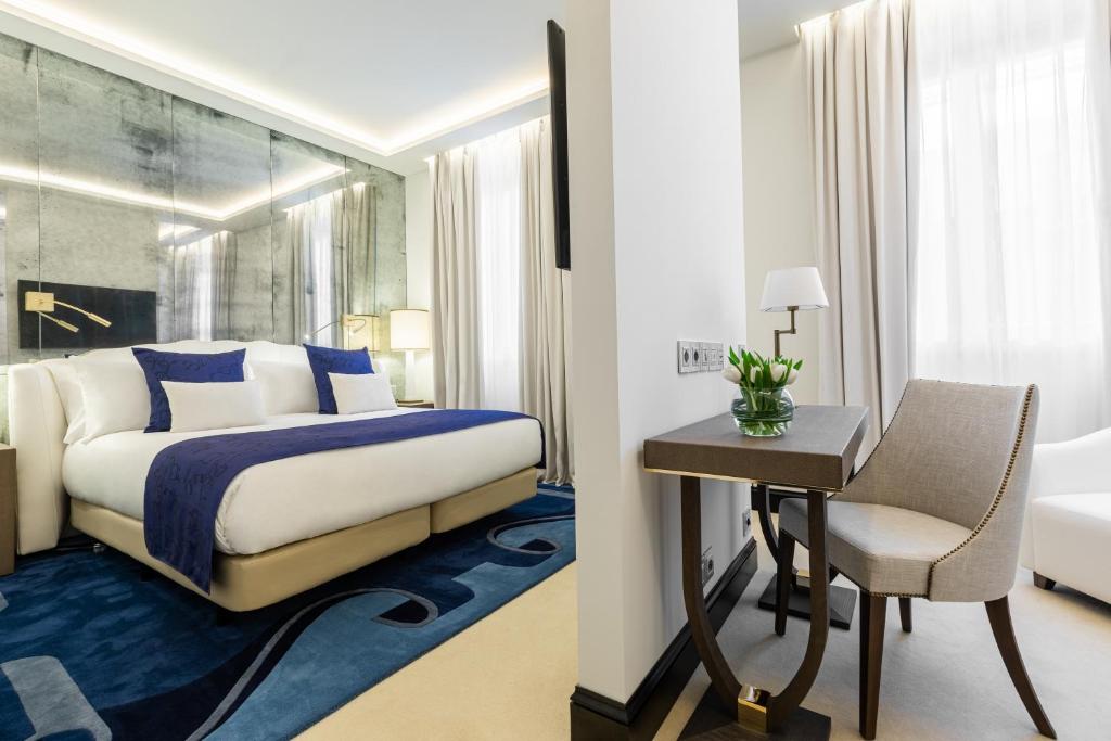 El Room Mate Filippo ofrece un centro de fitness, conexión WiFi gratuita y terraza, habitaciones elegantes a 200 metros del metro Barberini.