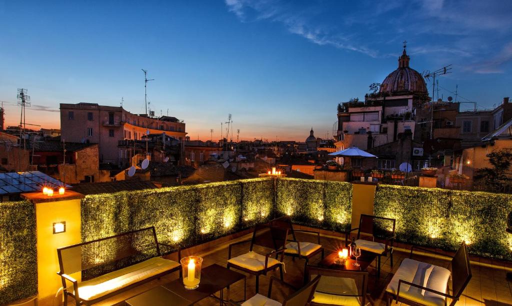 Just 200 metres from the popular square of Campo de' Fiori, Hotel Smeraldo is in central Rome.