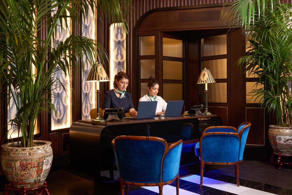 TBC Locul Roma are un lounge comun, terasă, un restaurant și bar în Roma. Acest hotel de 4 stele oferă un serviciu de concierge.