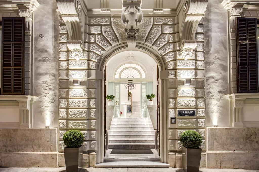Situato a Roma, il Liberty Boutique Hotel offre la connessione WiFi gratuita.