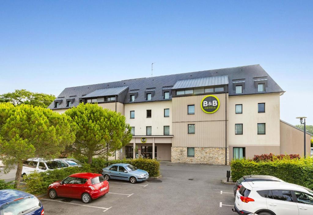 B&B HOTEL Saint Malo Sud is situated in Saint-Jouan-des-Guérets, within 6.5 km of Solidor Tower and 8 km of Palais du Grand Large.