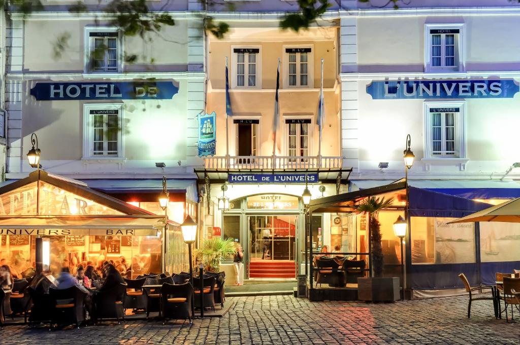 L'Hôtel De L'univers est situé dans la ville fortifiée de Saint Malo en Bretagne, et est à distance de marche du port de ferry et de la gare.