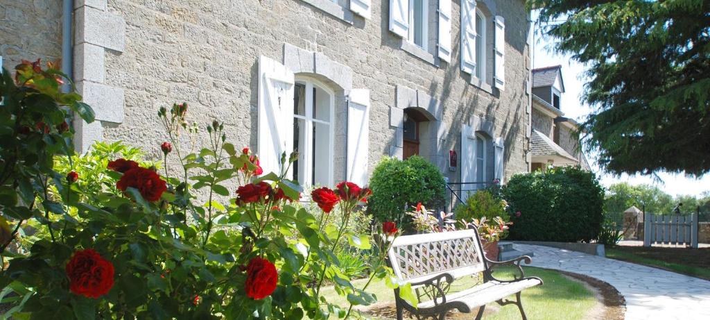 Esta hermosa casa, una antigua granja convertido en un hotel, más allá del ruido del centro, es una opción ideal para visitar la Costa Esmeralda, Saint Malo y...
