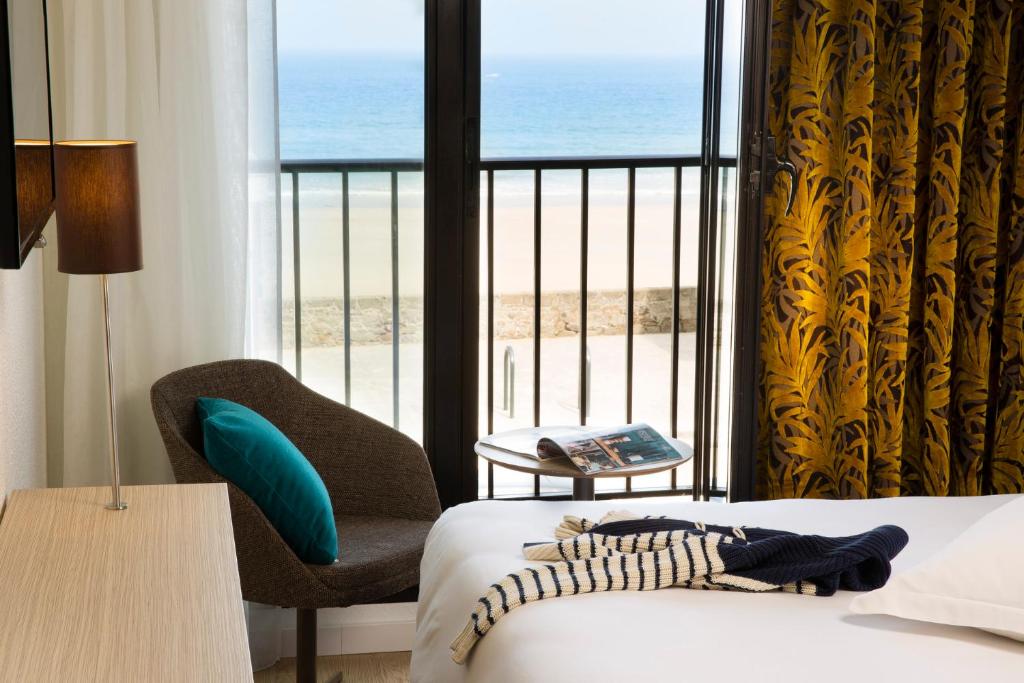 L'Escale Oceania Saint-Malo est situé en front de mer, face à la plage de Sillon et à 14 minutes à pied de la gare Saint-Malo.
