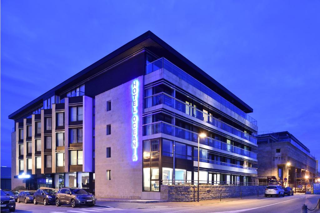 The Oceania Saint Malo hotel faces the sea and is located on Chaussée du Sillon, opposite Sillon Beach and 450 metres from Saint-Malo Marina.