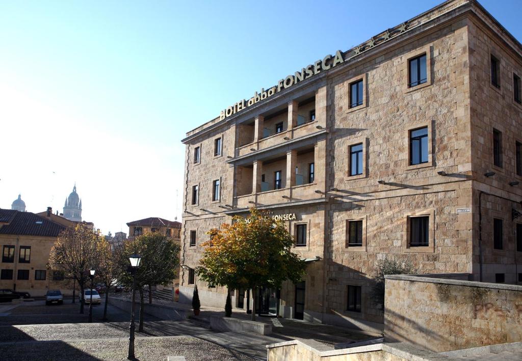 Located in the historic centre of this city, Abba Fonseca is a contemporary-style hotel with an old stone façade, providing spacious and cheerful bedrooms.