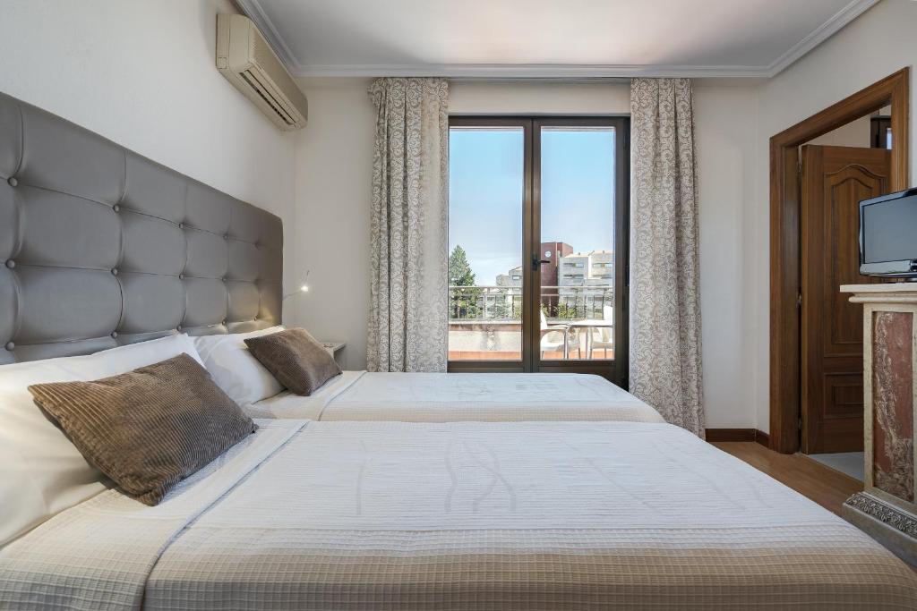 L'Hotel Eurowest offre sistemazioni di buon valore con connessione Wi-Fi gratuita. Situato a Salamanca, a soli 10 minuti a piedi dal centro storico della città.