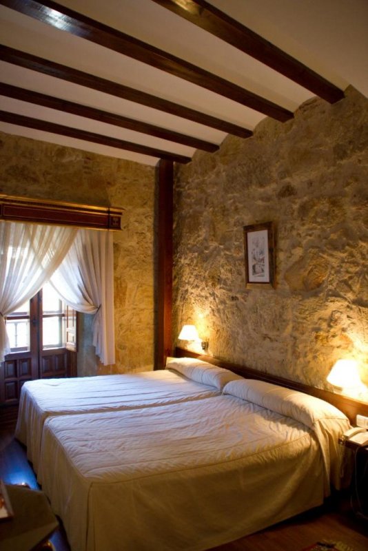 Microtel Placentino is a boutique hotel set in a 16th-century building, in the historic centre of Salamanca. Modern facilities include free Wi-Fi.