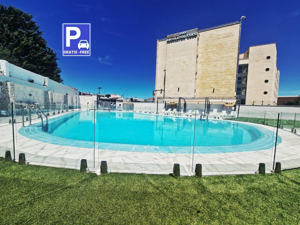 Offering an outdoor pool, this hotel is located in Salamanca. Free WiFi access is available. Each room here will provide you with air conditioning.