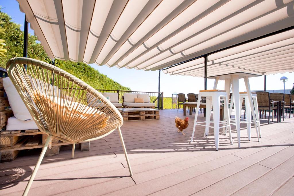 Offering free WiFi and free parking, the modern Hotel Salamanca Montalvo is located by Via de la Plata, just 5 minutes' drive from central Salamanca.