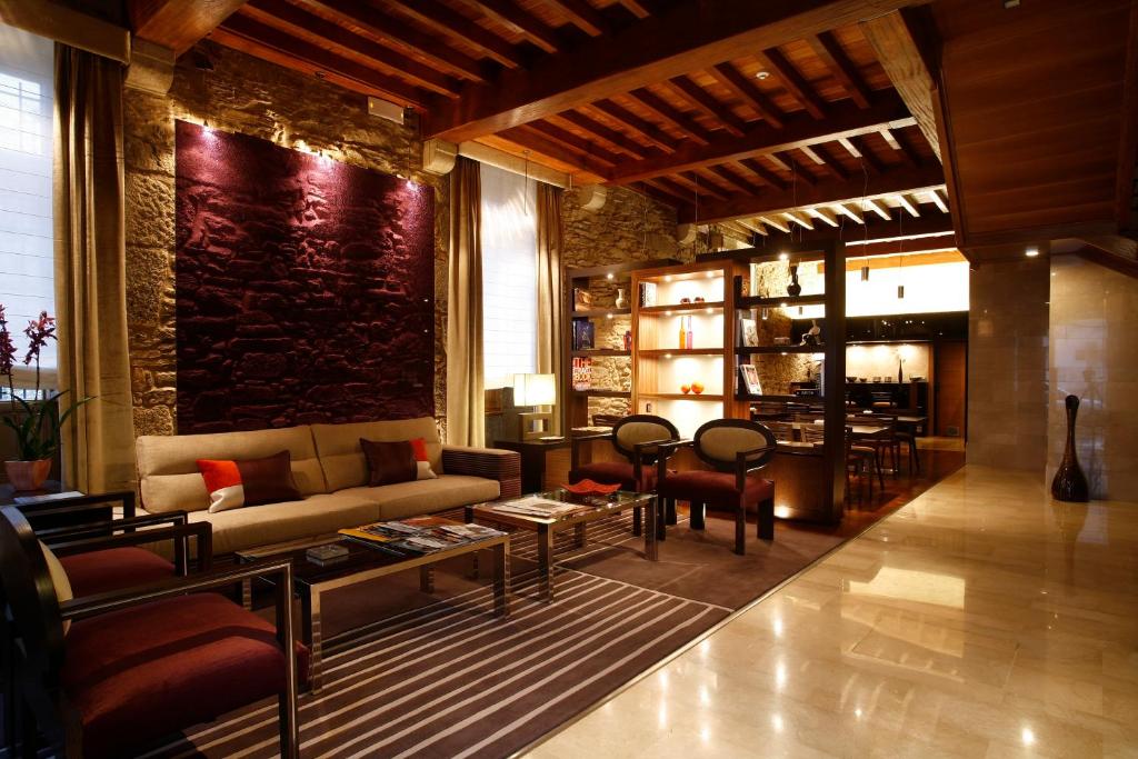 Hotel Altaïr is located in Santiago de Compostela’s old town, in a quiet area just 5 minutes' walk from San Martin Pinario Monastery and Santiago de...