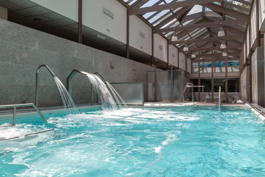 Hotel Balneario de Compostela was built in 2004 and is located in the beautiful A Maía Valley, in Brión, on the outskirts of Santiago de Compostela, only 9...