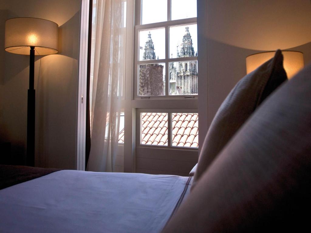 Set in Santiago de Compostela Old Town, this boutique-style hotel is just 100 metres from Santiago de Compostela Cathedral.