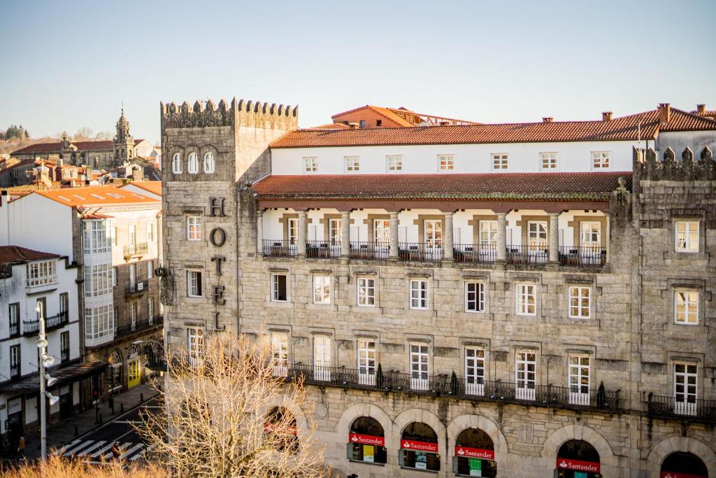 Located in the heart of Santiago de Compostela, this hotel is set in a historic building in the famous Plaza de Galicia, a UNESCO heritage site.