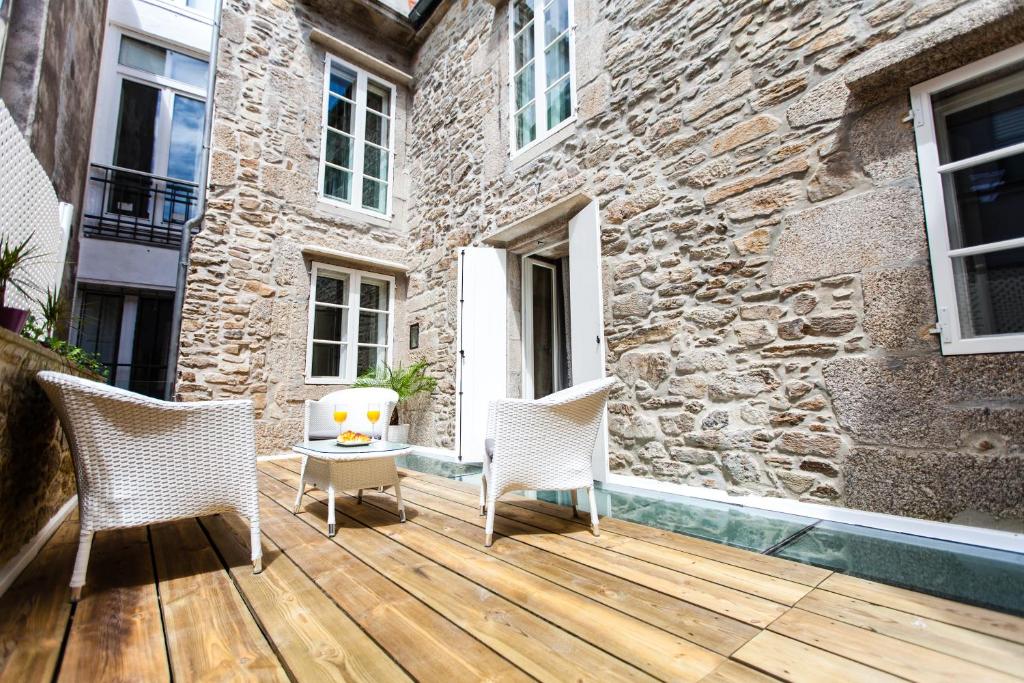Located in Santiago de Compostela’s charming old town, Hotel Montenegro Compostela offers luxurious rooms set in a 16th-century townhouse.