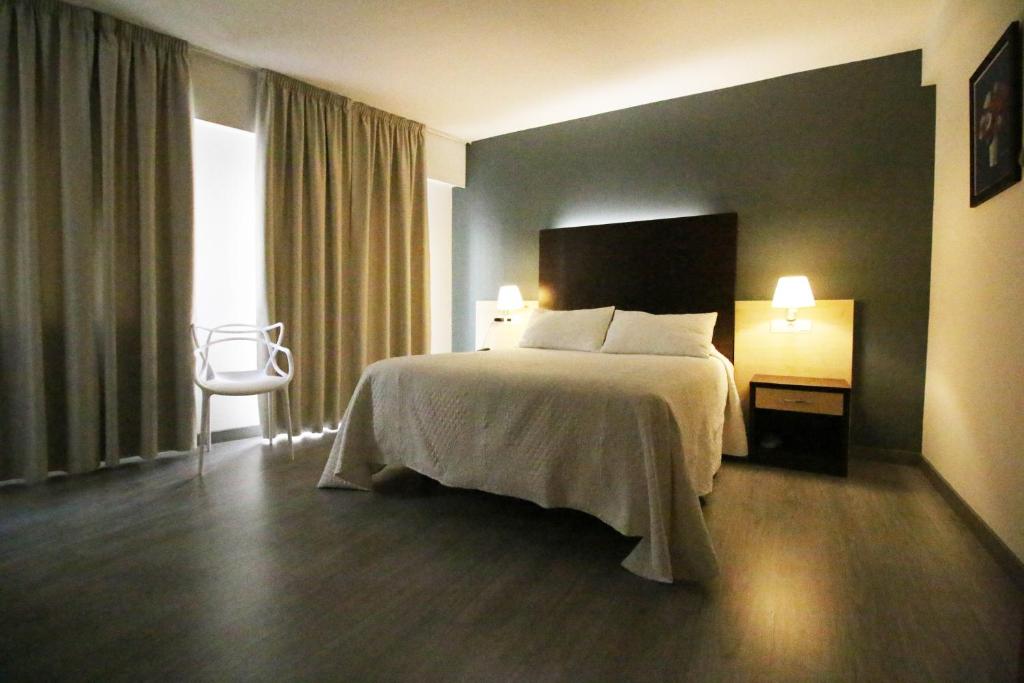 Nest Style Santiago is within 100 metres of Santiago de Compostela's old town and Plaza de Galícia Square.