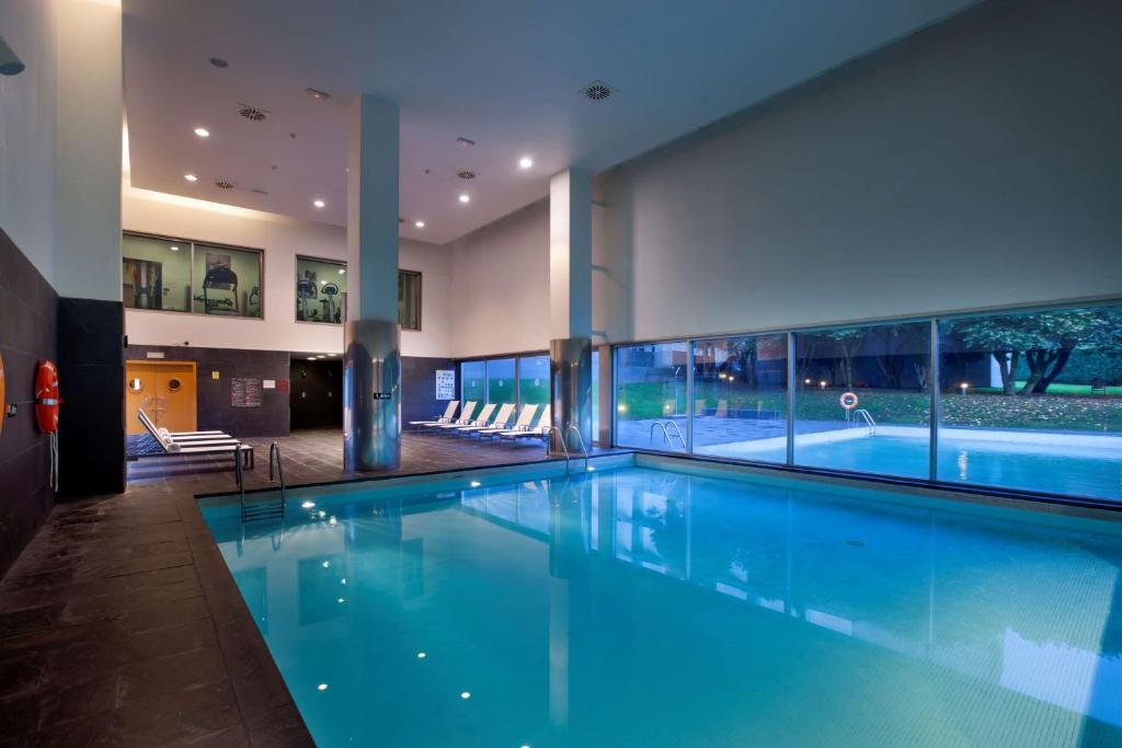 This design hotel is in a quiet area, a 13-minute walk from Obradoiro Square and the Cathedral.